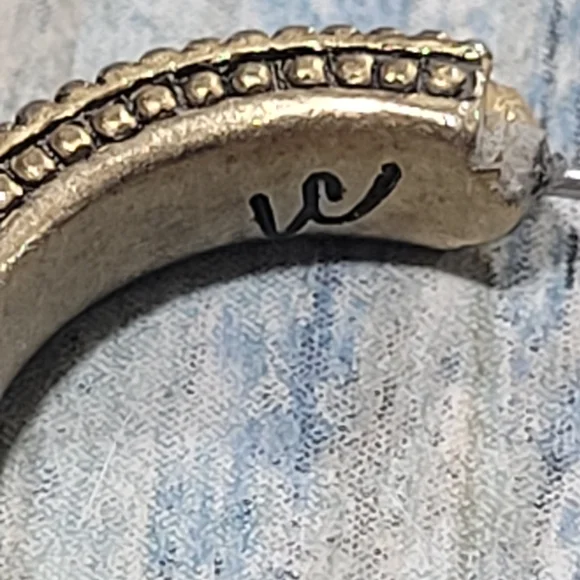 Liz Claiborne C Hoop Earrings. - Picture 5 of 9